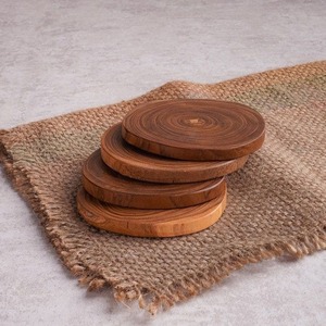 Coasters de madeira artesanais premium com intrincados padrões antigos para um visual vintage