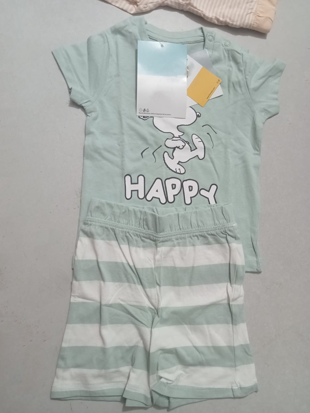 สีเขียวอ่อน