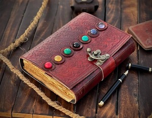 Erkekler ve kadınlar için deri Grimoire dergisi yedi taş Spiral bağlayıcı boş günlük ile Deckled cadı büyü kitap