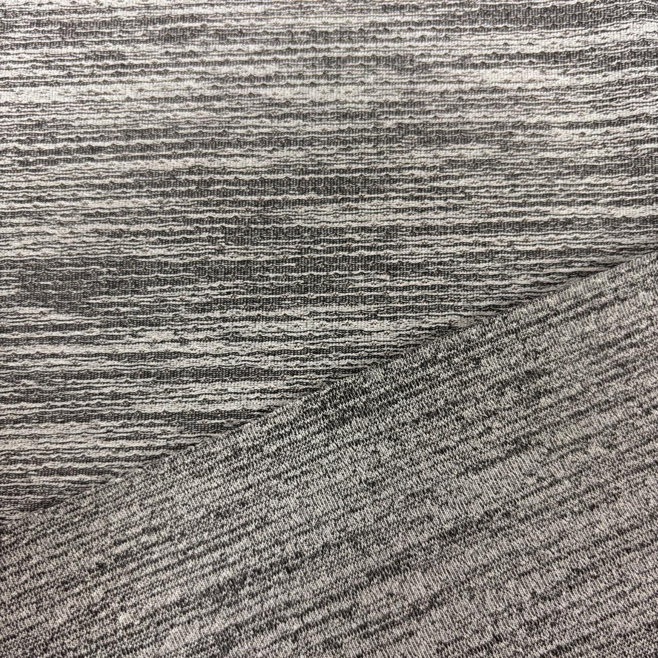 สีเทาเข้ม