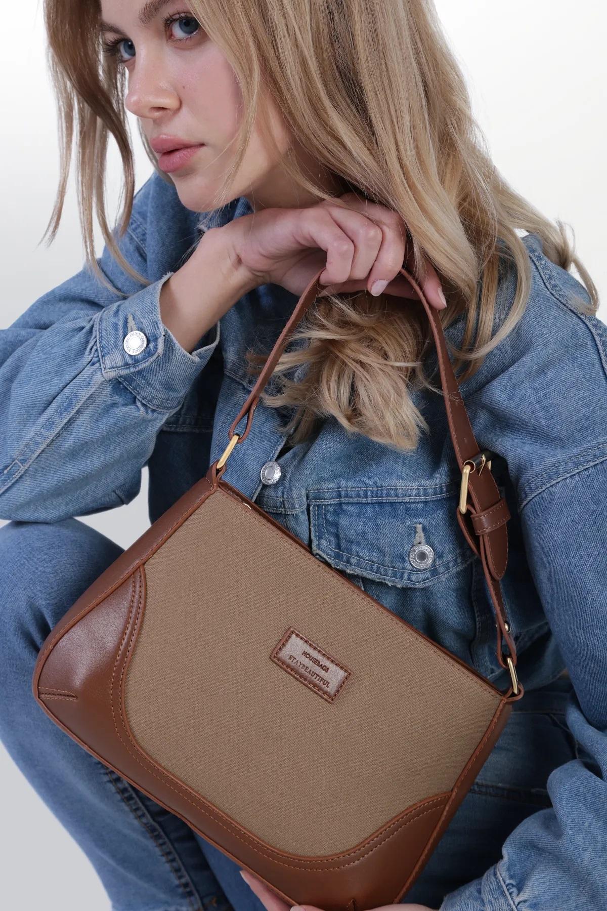 สีน้ำตาล