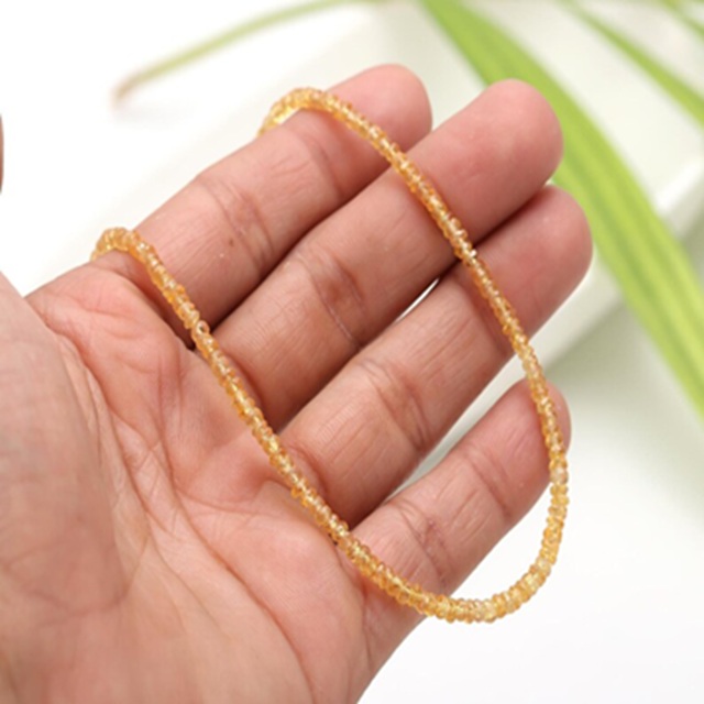 สีเหลือง