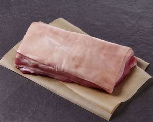 柔らかい骨を持つ高品質のオーガニック最高級ポークベリー