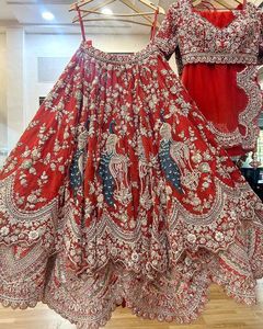 女式人造乔其纱亮片刺绣切割作品Lehenga，搭配坎坎和帆布帕塔风格出售! - Product Image 3