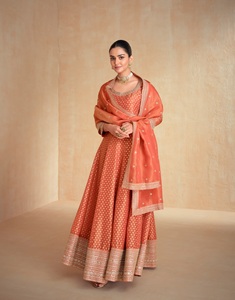 Tela Jacquard de viscosa de primera calidad con codificación de bordado Dori + Zari + <span class=keywords><strong>Sequence</strong></span> + Paper Mirror Work Cosido Anakali Suit Fir Adultos