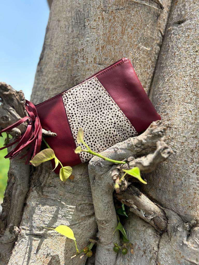 สีแดงเข้ม