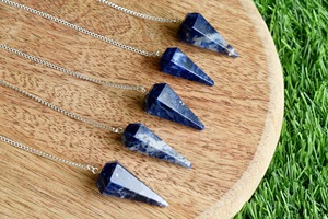En popüler 6 yönlü Sodalite sarkaç el yapımı enerji şifa kristal modeli Dowsing toplu için toptan değerli taş - Product Image 2