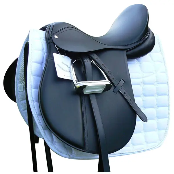 Selle de cheval en cuir véritable double rabat couture très fine produit équestre de qualité pour les cavaliers