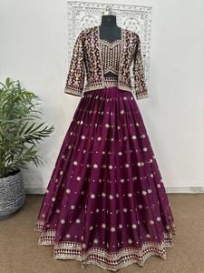 美しいきらめきのフェイクジョーゼットスパンコール刺Embroidery作品で装飾された新着ジョーゼットLehengaCholi with Dupatta