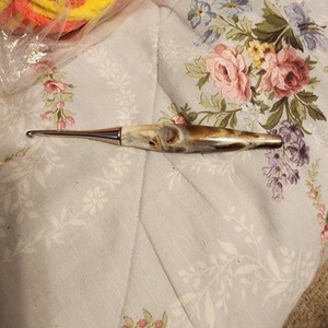 Resin Handle Crochet <strong>Hooks</strong> with Metal <strong>Hook</strong> - Different Sizes for Needlework Projects - Product Image 3