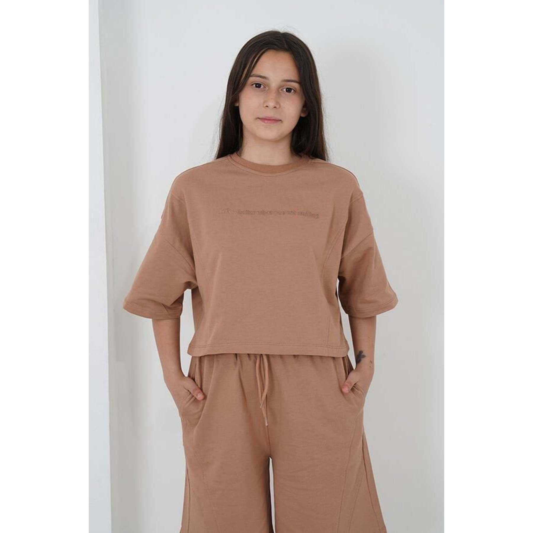 สีน้ำตาลอ่อน