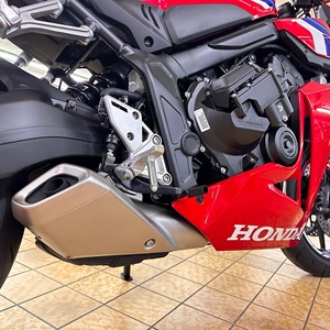 販売のために利用できる2024/2025ホンダCBR650R