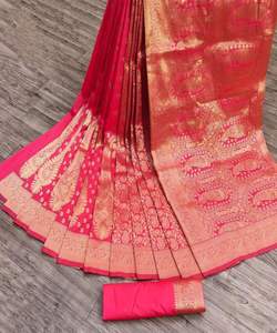 Rot bedruckter <span class=keywords><strong>Saree</strong></span> mit weißer Baumwoll bluse für einfache Hochzeits feier tragen Frauen
