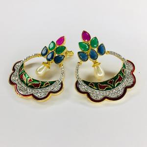 最新のトレンディな18Kゴールドメッキダイヤモンドスタッドピアス魅力的な18Kゴールドメッキコーラチタン合金パンクガールズ女性ウェディングギフト