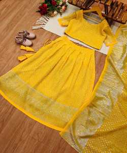 儿童<span class=keywords><strong>Lehenga</strong></span> <span class=keywords><strong>Choli</strong></span>: 年轻时尚爱好者的传统服装 -- 在儿童服装店很受欢迎