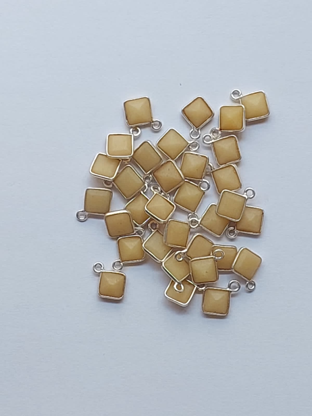 สีเหลือง