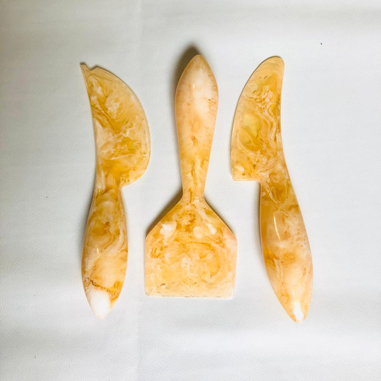 สีเหลือง