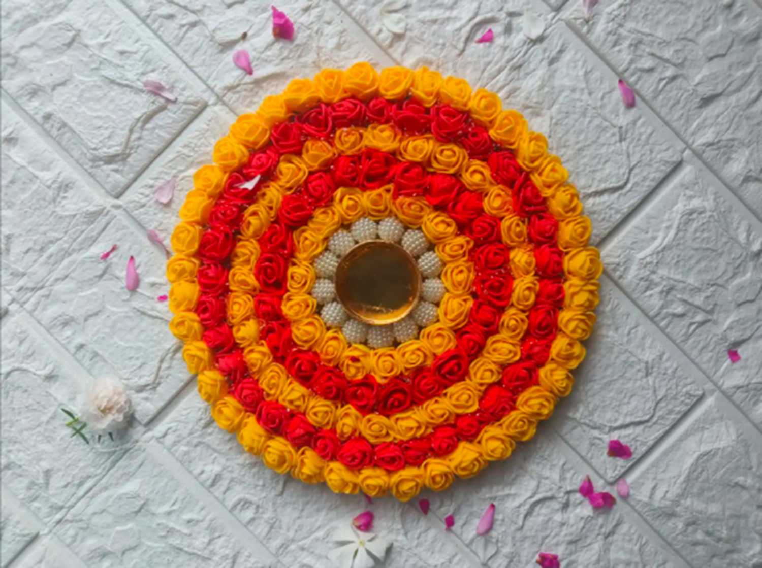 สีเหลืองและสีแดง