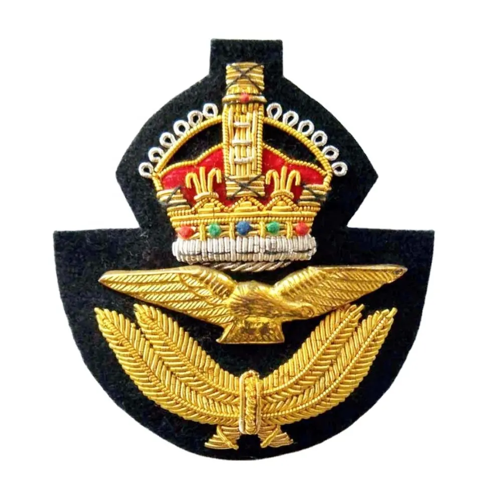 Broche de ouro bordado à mão águia e coroa, emblema em estilo blazer personalizado