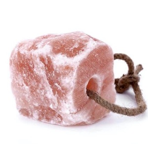 Tuz yalamak hayvan yalama himalaya pembe Sal doğal saf tuz blok at geyik sığır tavşanlar için halat üzerinde