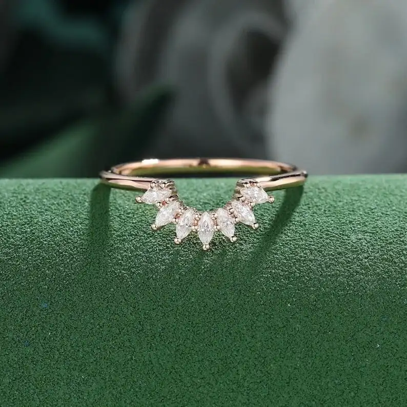 Anello di alta qualità Marquise Cut Lab cresciuto diamante curvo fede nuziale 14K oro puro giallo fascia abbinata anello di fidanzamento impilabile
