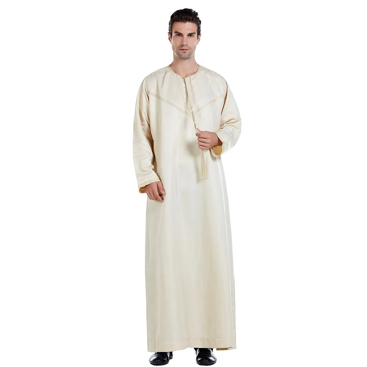 Nouveau Style Jubah hommes Polyester tissu Jubah arabe Thobe pour hommes personnalisé tussle o cou hommes thobe Daffah saoudien