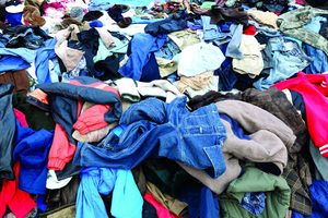 En kaliteli fabrika toptan markalı balya türkiye giyim erkekler, karışık paket kullanılan giysiler Hoodie f