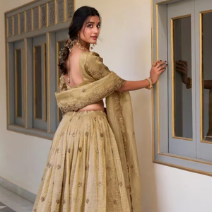 クラシックなゴールド刺繍作品Lehenga Choli Dupattaとブラウスのプリンテッドスタイル - Product Image 1