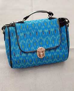 Custom Made Hand <strong>Bags</strong> with Different Ethnic Inidian Designed <strong>Bags</strong> for Women of All Age Groups <strong>in</strong> Small Flower Motif Design. - Product Image 2