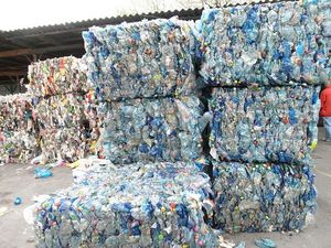 Pet şişe artıkları LDPE/<span class=keywords><strong>PP</strong></span> plastik balyalar profiller ve lifler için miktar üzerinde kalıplama kalitesi!