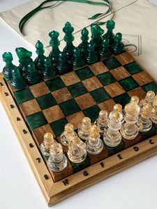列出优质定制木材和树脂棋盘盒象棋游戏套装豪华树脂红黑棋子Tayyab工艺品