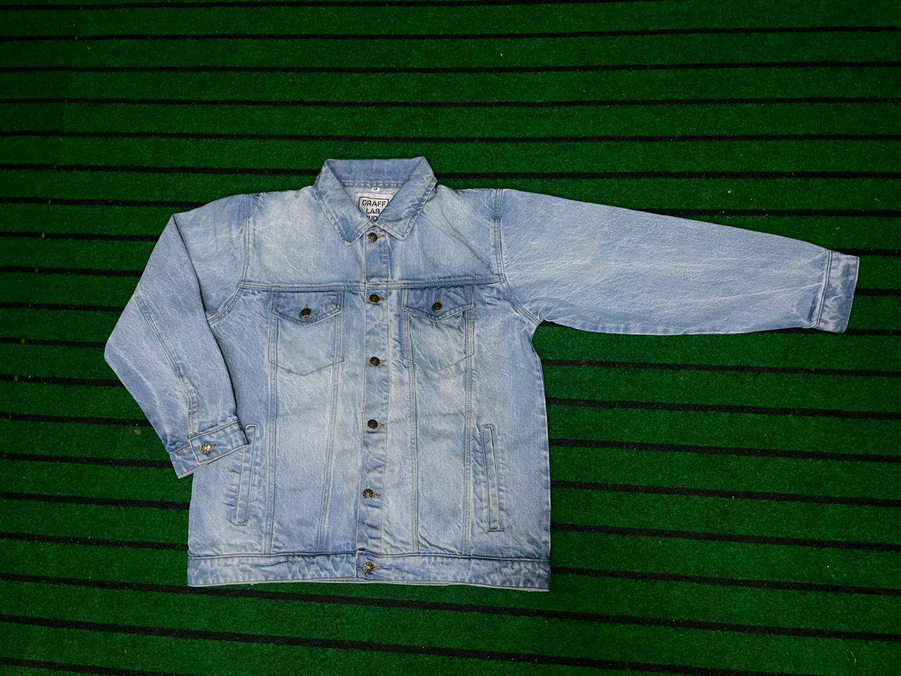 สีเทาเข้ม