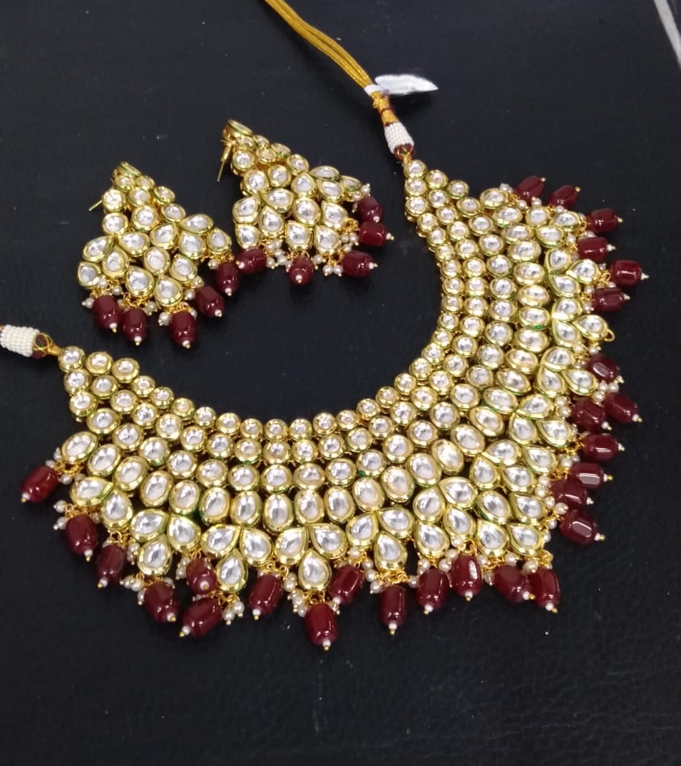 สีแดงเลือดหมู