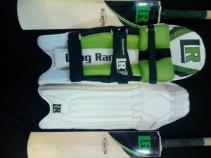 パワフルなパフォーマンスENGLISH WILLOW CRICKET BAT高性能軽量クリケットバットAグレードイングリッシュウィローハンドメイドバット - Product Image 2