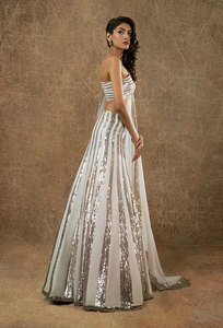 高品质独家盛开乔其纱<span class=keywords><strong>Lehenga</strong></span> <span class=keywords><strong>Choli</strong></span>热卖西服序列刺绣作品婚礼Ghaghra <span class=keywords><strong>Choli</strong></span>