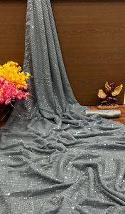 美丽的双跑边界序列刺绣作品纱丽，带背部补丁和滚边设计师衬衫派对礼服