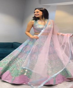 儿童<span class=keywords><strong>Lehenga</strong></span> <span class=keywords><strong>Choli</strong></span>: 年轻时尚爱好者的传统服装 -- 在儿童服装店很受欢迎