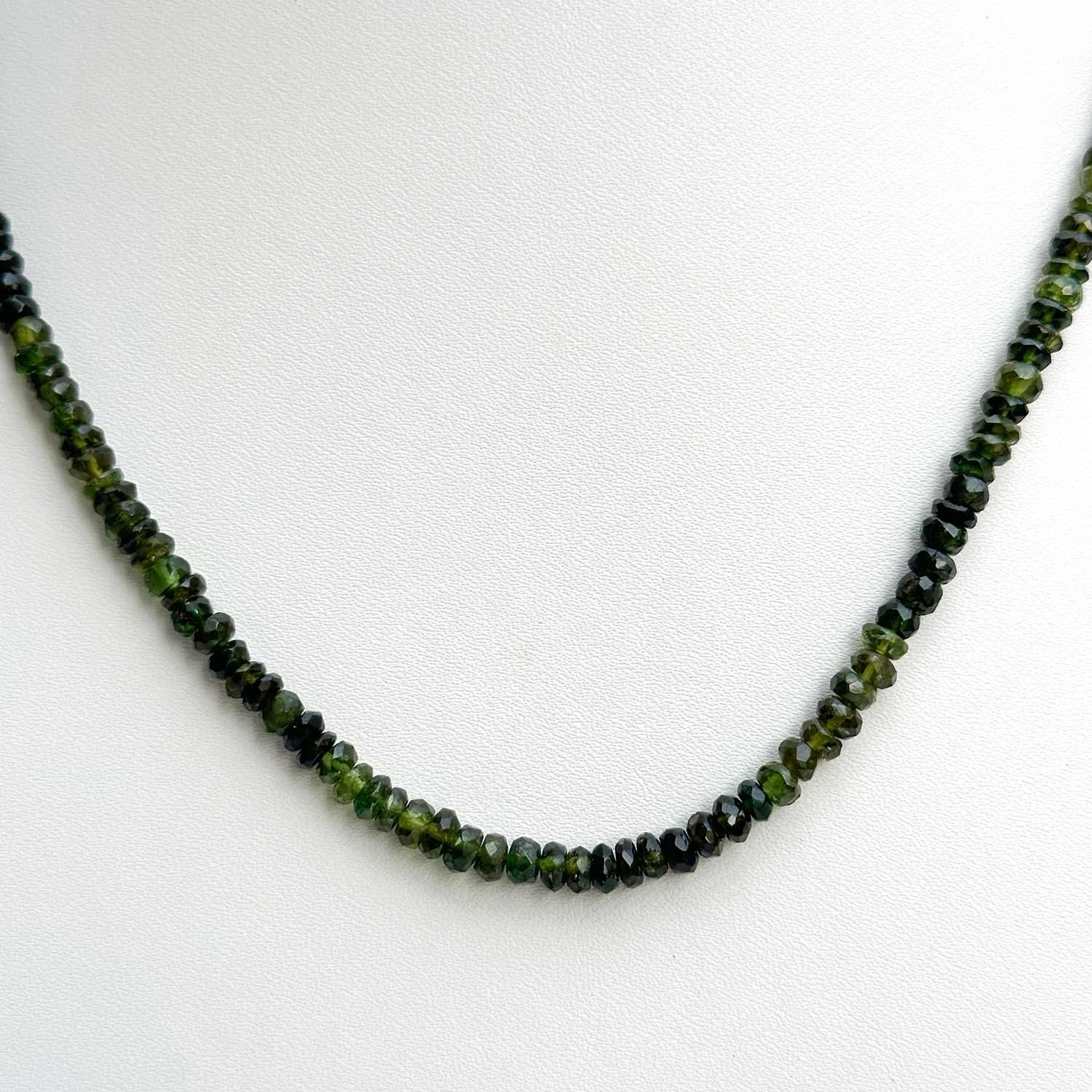 สีเขียว