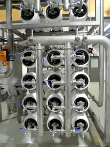 Innovativo sistema di osmosi inversa industriale progettato per la massima efficienza - Product Image 2