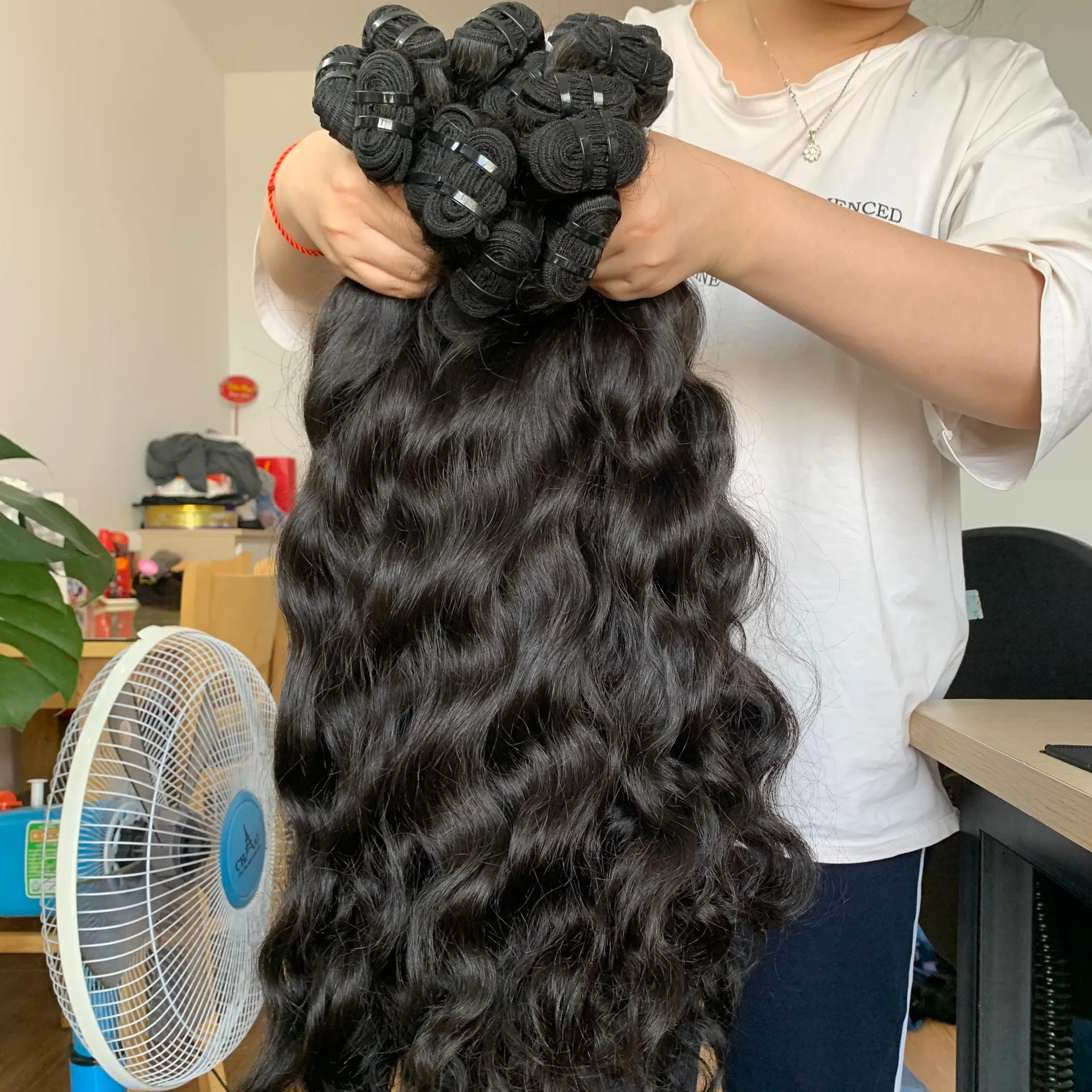סיטונאי זול 100% וייטנאמי גלם שיער לא מעובד וייטנאמי טבעי גלי בתולה הארכת נמוך מחיר