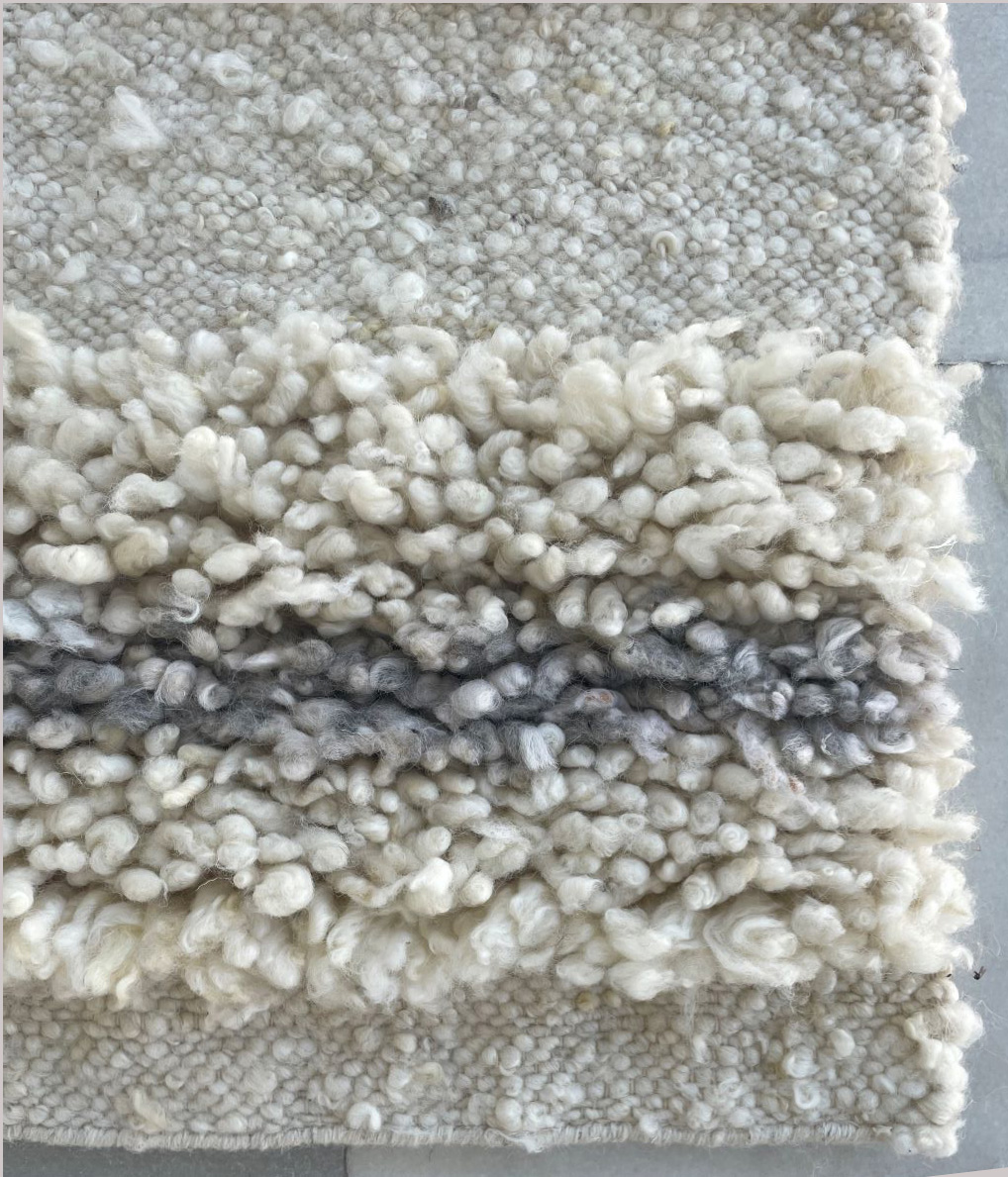 สีเทาขาว