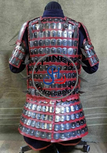 中世纪日本武士红色皮革战士夹克盔甲历史盔甲身体服装银色波兰