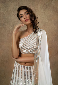 高品质独家盛开乔其纱<span class=keywords><strong>Lehenga</strong></span> <span class=keywords><strong>Choli</strong></span>热卖西服序列刺绣作品婚礼Ghaghra <span class=keywords><strong>Choli</strong></span>