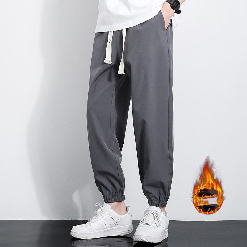 กำมะหยี่สีเทาเข้ม