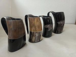 本物の動物の角バイキングスタイルの彫刻されたマグカップ再現祭とクリスマスのための環境に優しい室内装飾