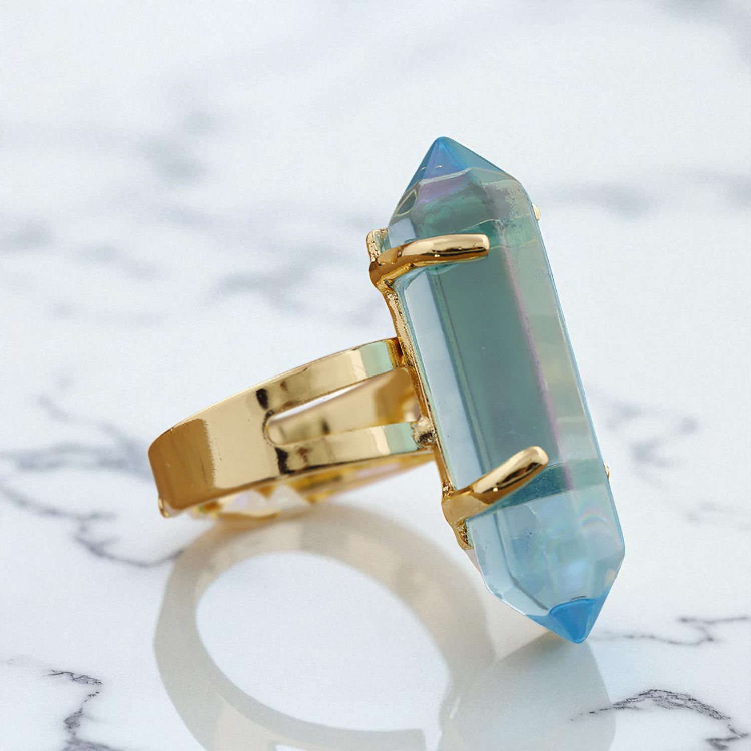 แก้วสีฟ้า