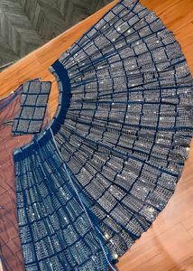 最新デザインヘビー刺繍ボリウッドジョーゼットLehengaCholi女性用ヘビーワークウェディングレヘンガチョリ低価格
