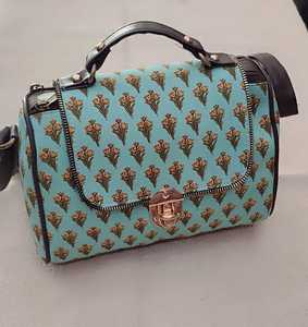 Custom Made Hand <strong>Bags</strong> with Different Ethnic Inidian Designed <strong>Bags</strong> for Women of All Age Groups <strong>in</strong> Small Flower Motif Design. - Product Image 4