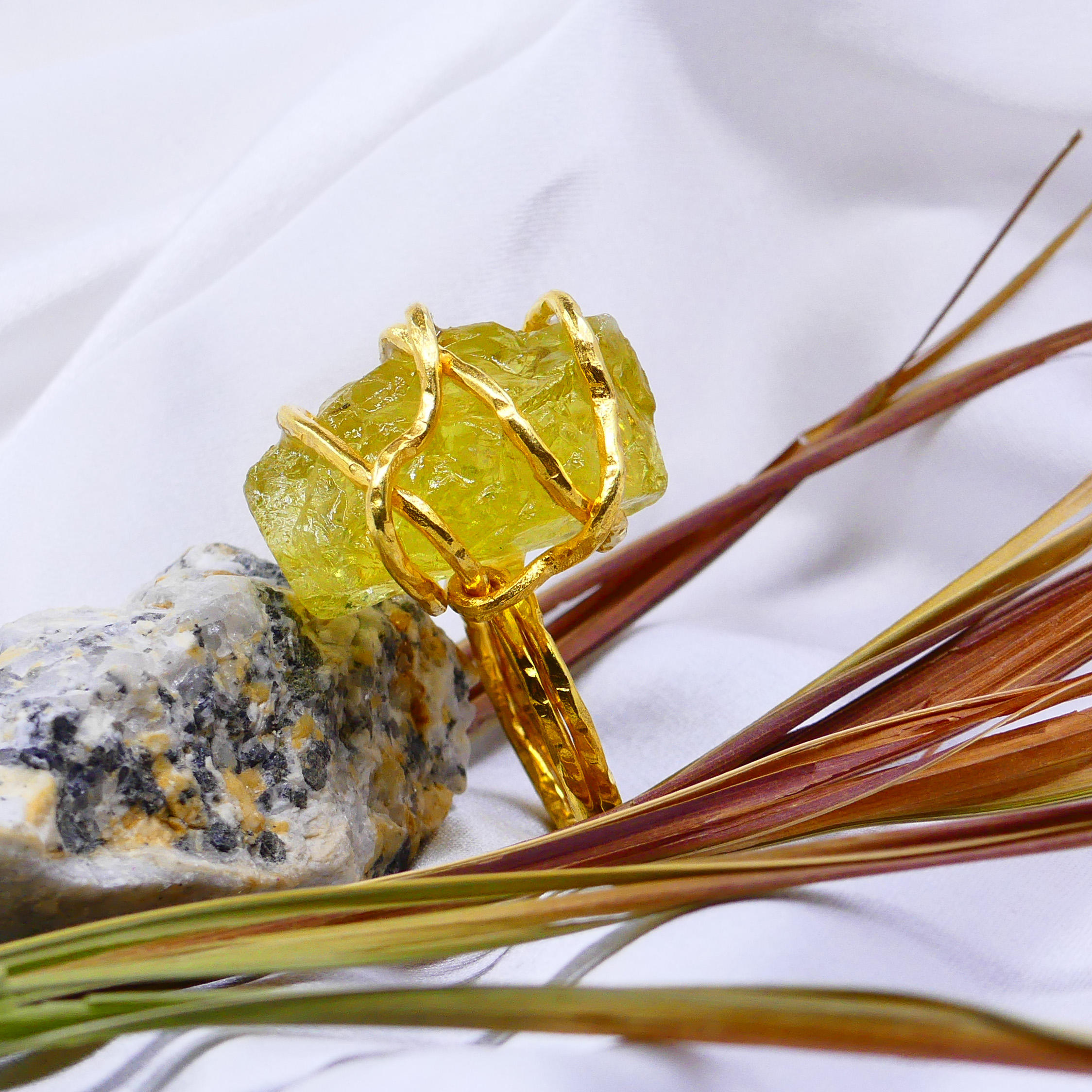 สีเหลือง