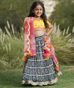直接工厂价格设计师bandhani全缝真丝面料儿童<span class=keywords><strong>Lehenga</strong></span> Choli，带网杜帕塔，用于婚礼和派对服装